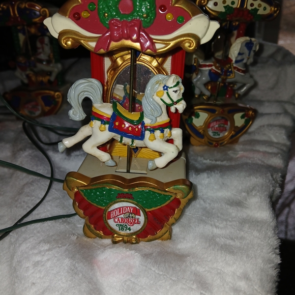 Mr.Christmas Vintage Festive Carousel Holiday Decor Set